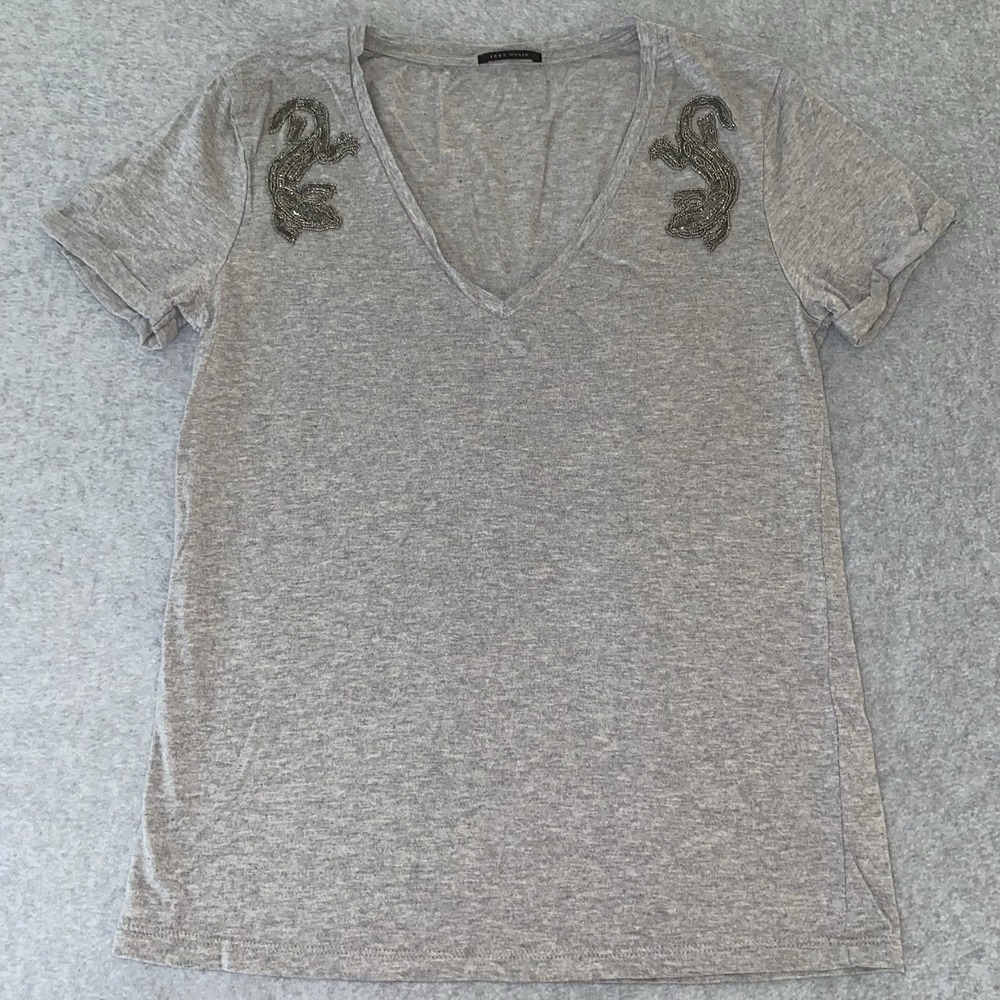 IKKS Women's Small Gray V-Neck T-Shirt Beaded Lizard Shoulder Embellished France - Picture 3 of 12
